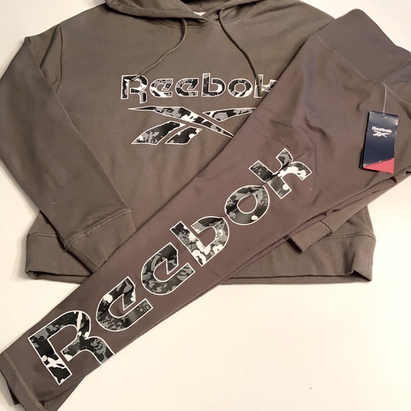 Reebok Power Play Popover Cropped Hoodie & Reebok 7/8 High Rise Legging - Picture 4 of 7